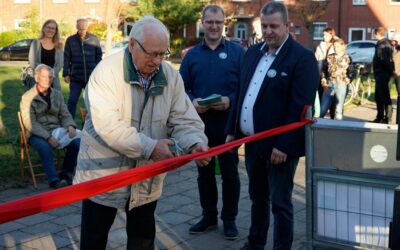 BIWAQ-Projekt NordStart NB weiht Bücherbaum ein